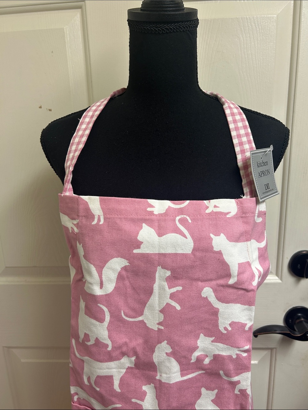 DII Everyday Pets Kitchen Collection Chef Apron a playful all-over white cat - Picture 2 of 7